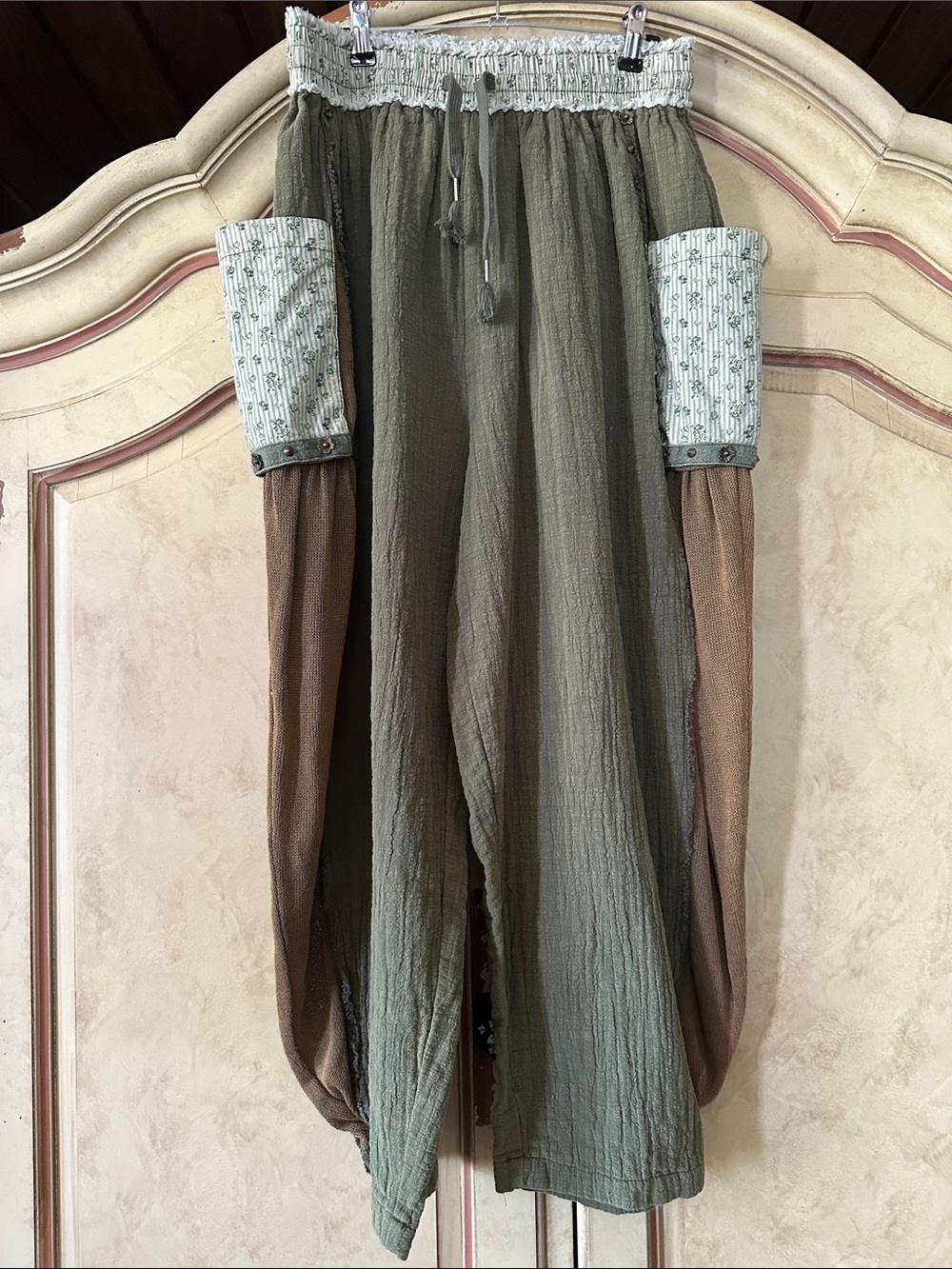 POL Olive Green Cotton Gauze Patchwork Pants with Brown Panels size Medium